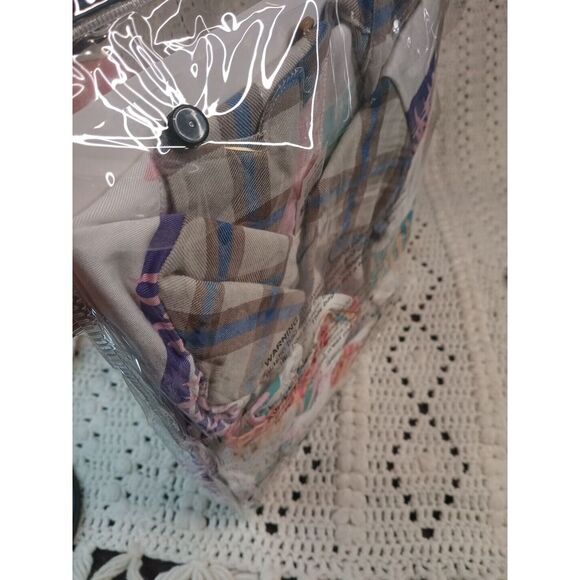 Stranger Things Eleven Costume Child Large 12-14 Spirit Halloween NEW Netflix - Picture 7 of 8